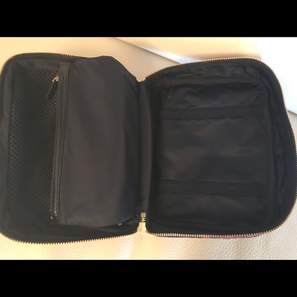 TORY BURCH Hanging Cosmetic Case - Picture 7 of 8